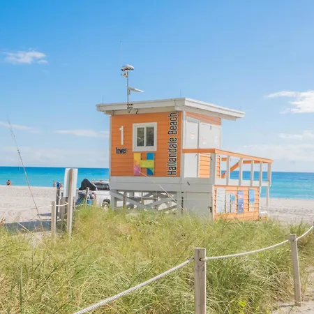 Apartment In Miami Beach With Kitchen, Beach Service And Gym